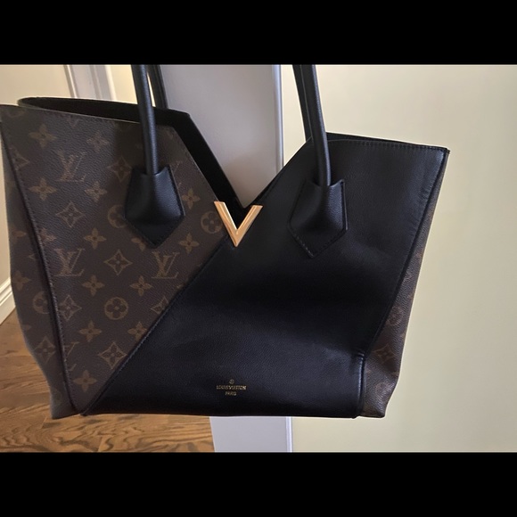 Louis Vuitton Handbags - Authentic, rare Louis Vuitton kimono purse.